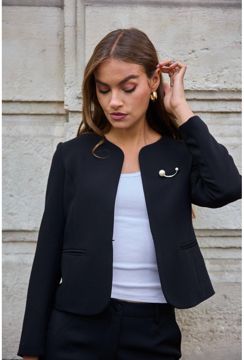 Veste courte avec broche