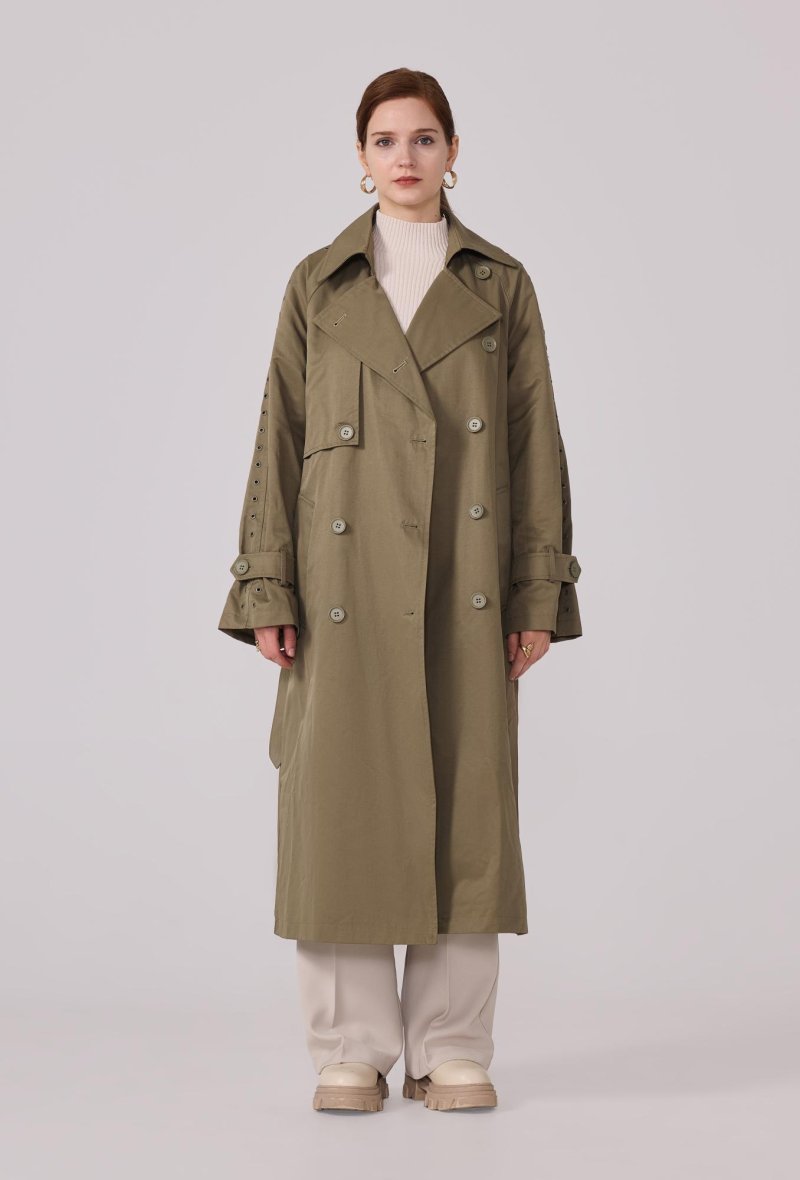 Trench-coat à détails métalliques ronds