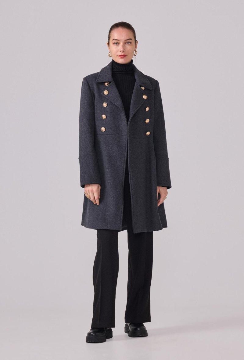 Manteau avec boutons dorés