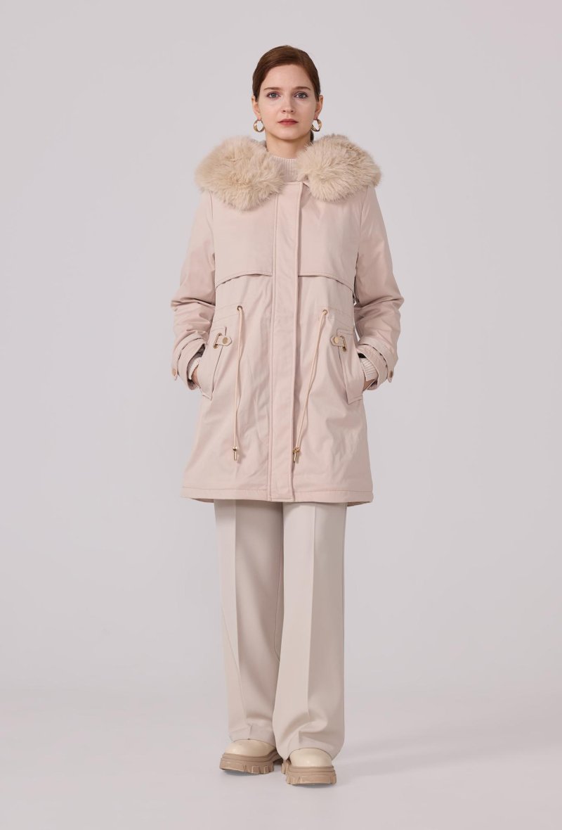 Parka court à capuche en fourrure synthétique