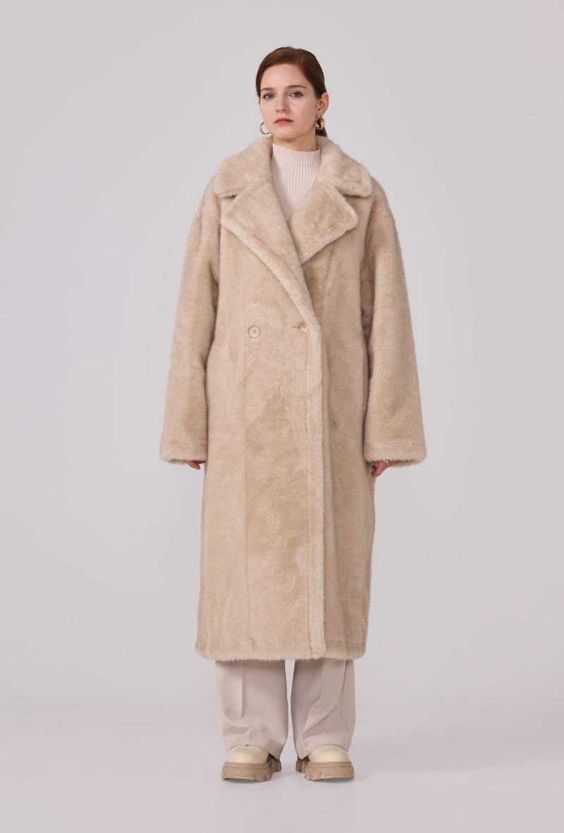 Manteau long en fourrure synthétique