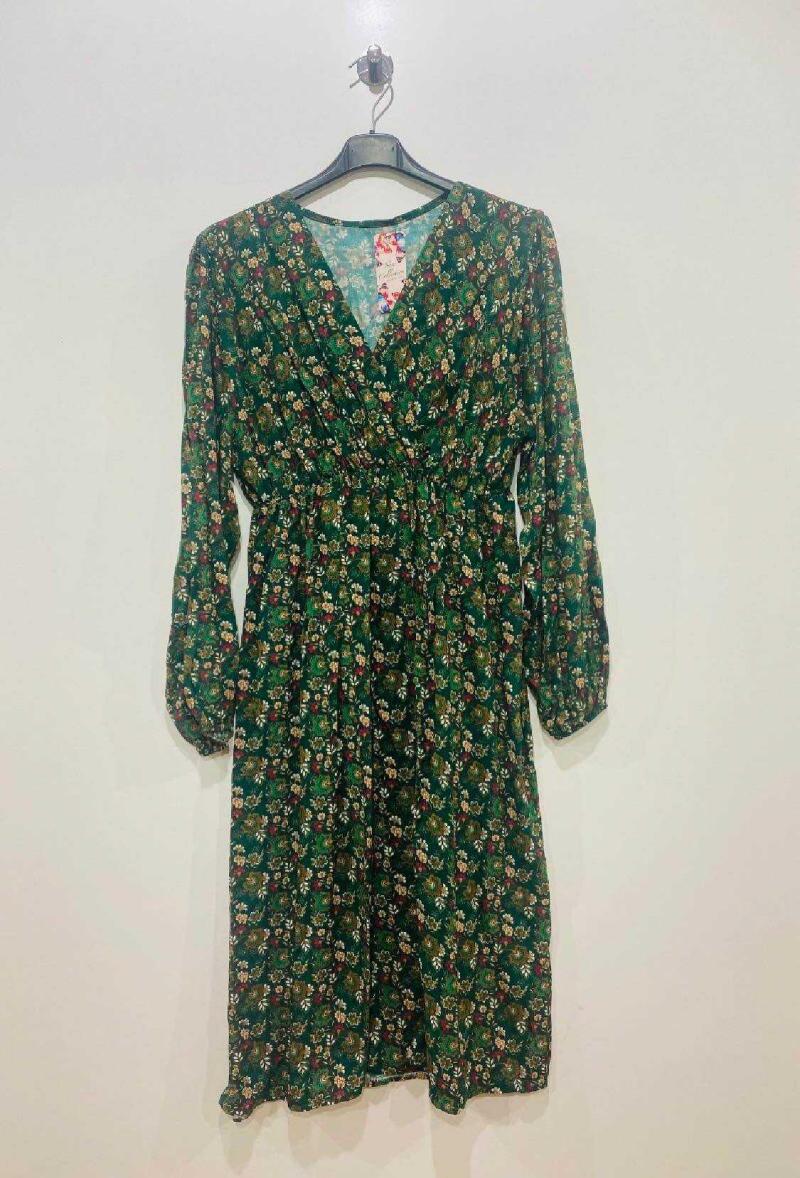 Robe fleurie à col décolleté