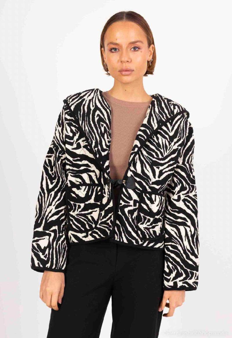 VESTE