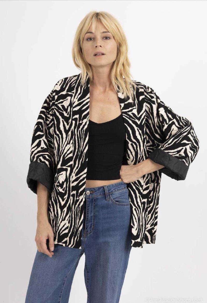 VESTE